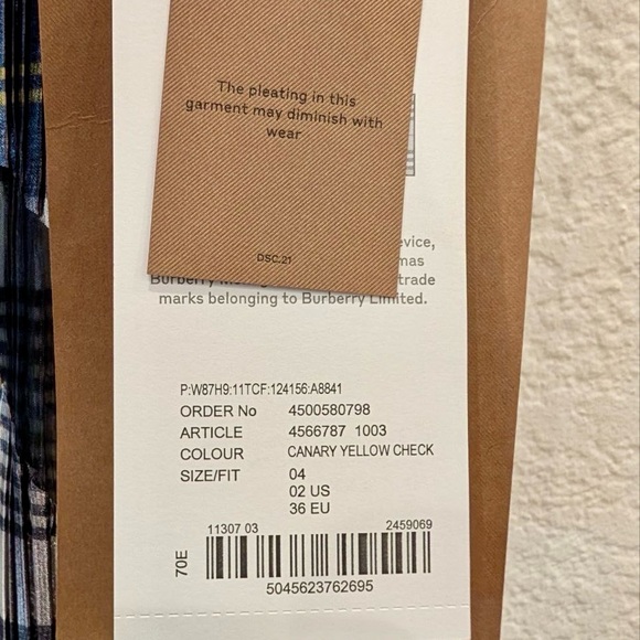 NWT Burberry London Plaid and White Runway Plisse Dress - Picture 16 of 16